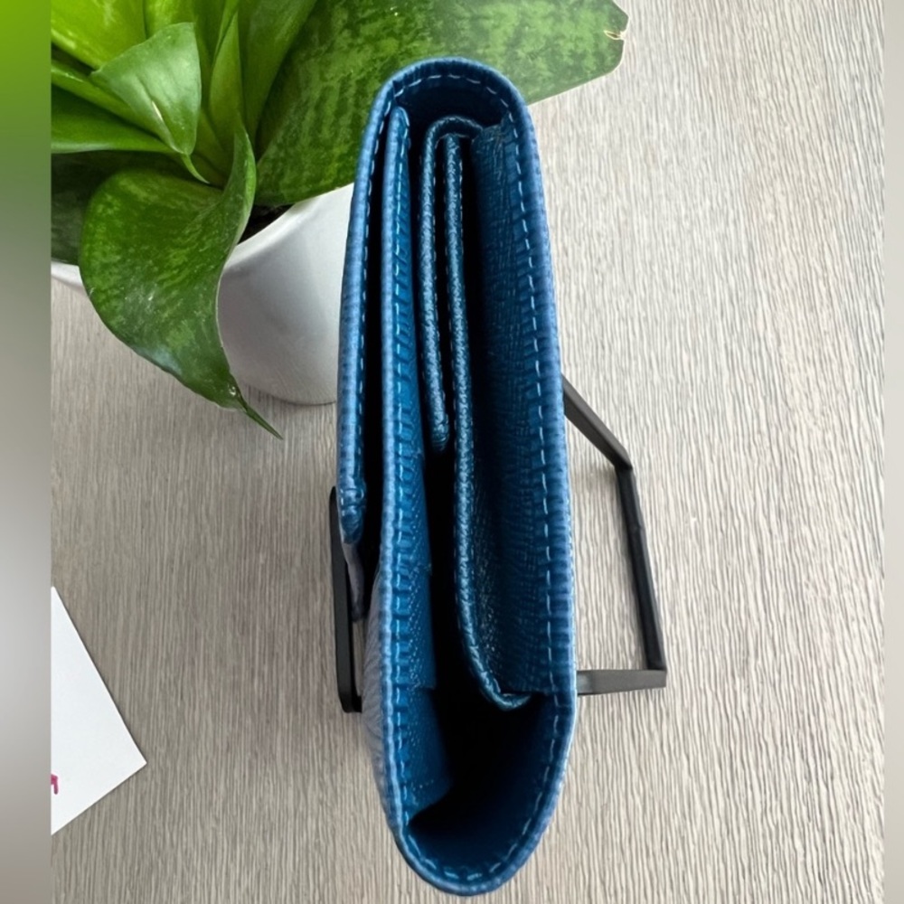 Authentic Louis Vuitton Blue Epi Wallet - Picture 2 of 9